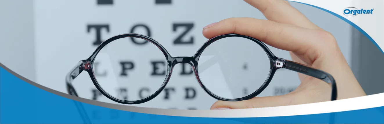 O que deixam as lentes dos óculos mais grossas? Conheça as causas e como amenizar. Para proporcionar maior conforto e autoestima para o seu cliente na óptica, é preciso ficar atento na hora de sugerir um modelo e armação.
